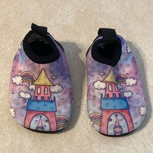 3-6M water shoes like new
